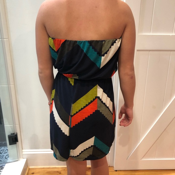 Women’s medium strapless geometric pattern dress - Picture 3 of 4